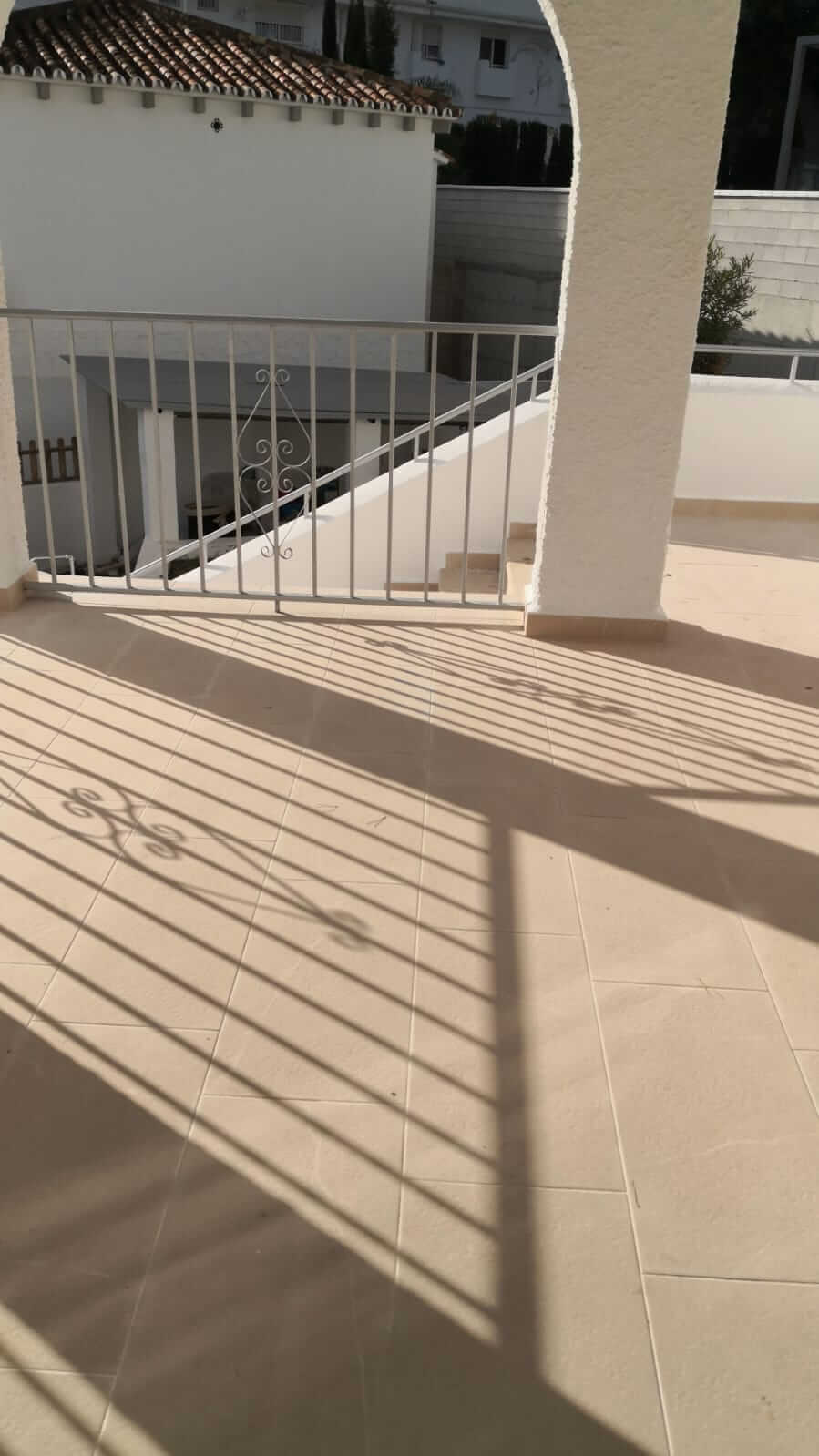 reforma terraza pavimento suelo solado exterior exteriores escalera Marbella Estepona Fuengirola
