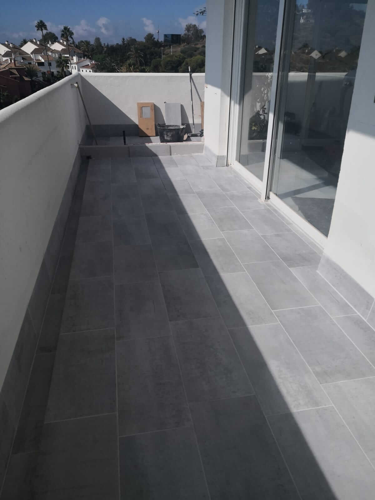 reforma terraza suelo porcelanico porcelánico Marbella Estepona Fuengirola